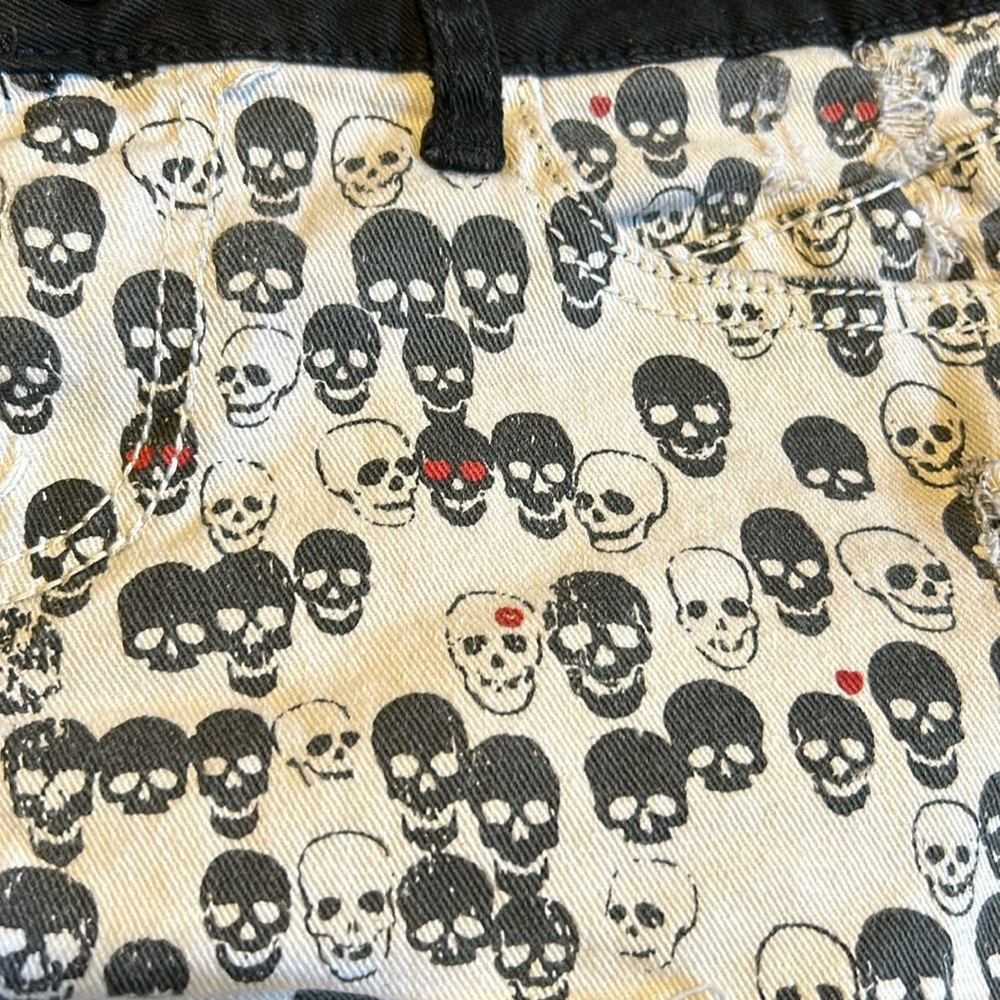 Lovesick distressed short shorts